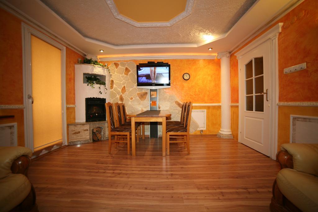 Apartamenty Podzamcze Waldenburg Zimmer foto